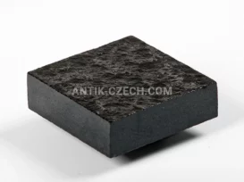 Řezaná dlažební kostka z čediče fotografie 2