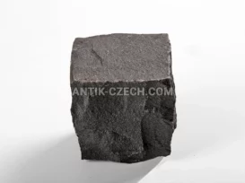 Štípaná dlažební kostka z čediče fotografie 17