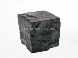 Štípaná dlažební kostka z čediče fotografie 19