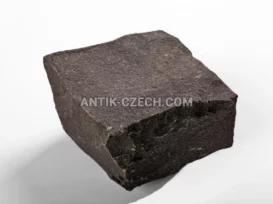 Štípaná dlažební kostka z čediče fotografie 6
