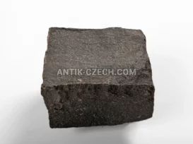 Štípaná dlažební kostka z čediče fotografie 7