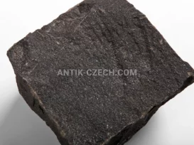 Štípaná dlažební kostka z čediče fotografie 8