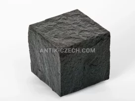 Štípaná a řezaná kostka z čediče fotografie 4