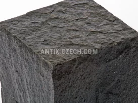 Štípaná a řezaná kostka z čediče fotografie 8