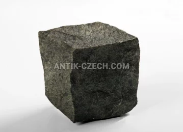 Štípaná dlažební kostka ze žuly Verde Oliva fotografie 1