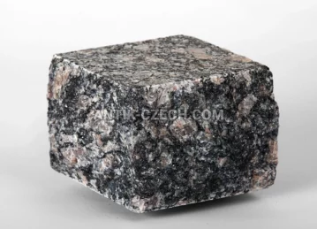 Štípaná a řezaná dlažební kostka ze žuly Leopard Grey fotografie 1