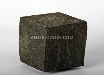 Štípaná a řezaná dlažební kostka ze žuly Verde Oliva fotografie 1